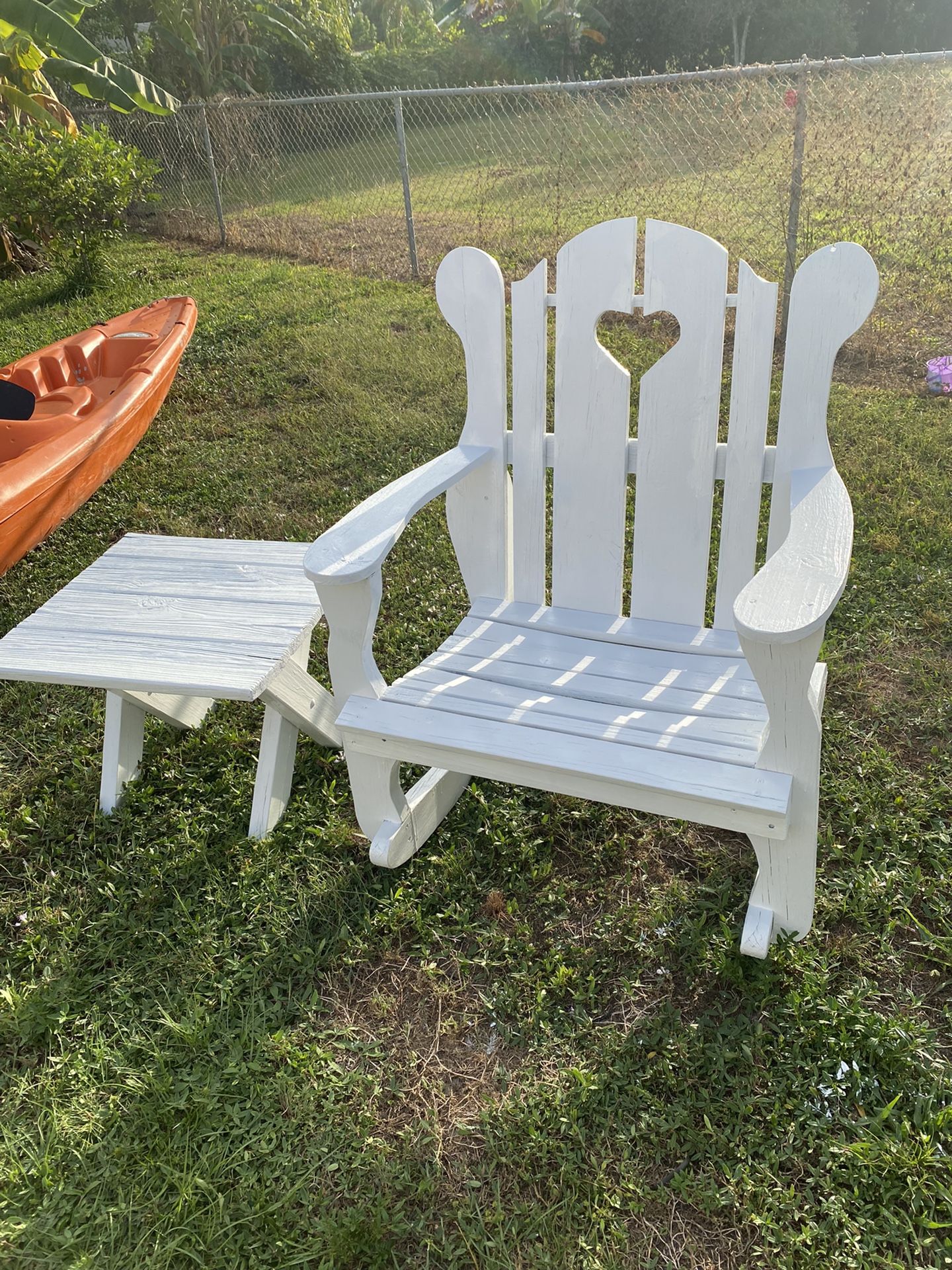 Nice Outdoor Furniture Wood White Rocker Chair And Table 