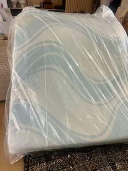 Queen Tempurpedic pro breeze mattress