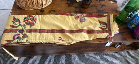 Pantalón bordado para esas personitas amantes de los bordados, talla 27