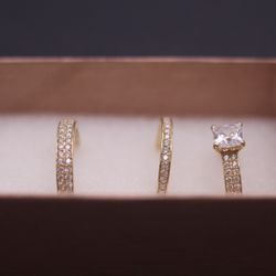 14KT Gold Engagement & Wedding Ring Set – Princess Cut with Diamond Accents