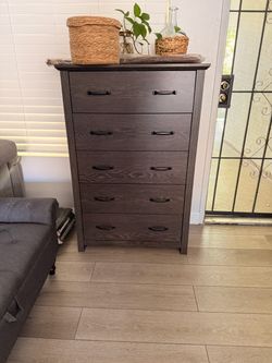 Dresser from Macy’s 100$ great condition  Moving