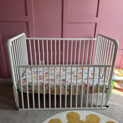Jenny Lind Crib/Convertible Bed