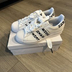 Women’s Sz 7 Adidas BRAND NEW!