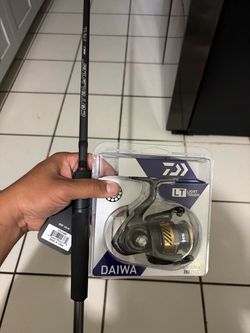 7’ Medium spinning combo - New