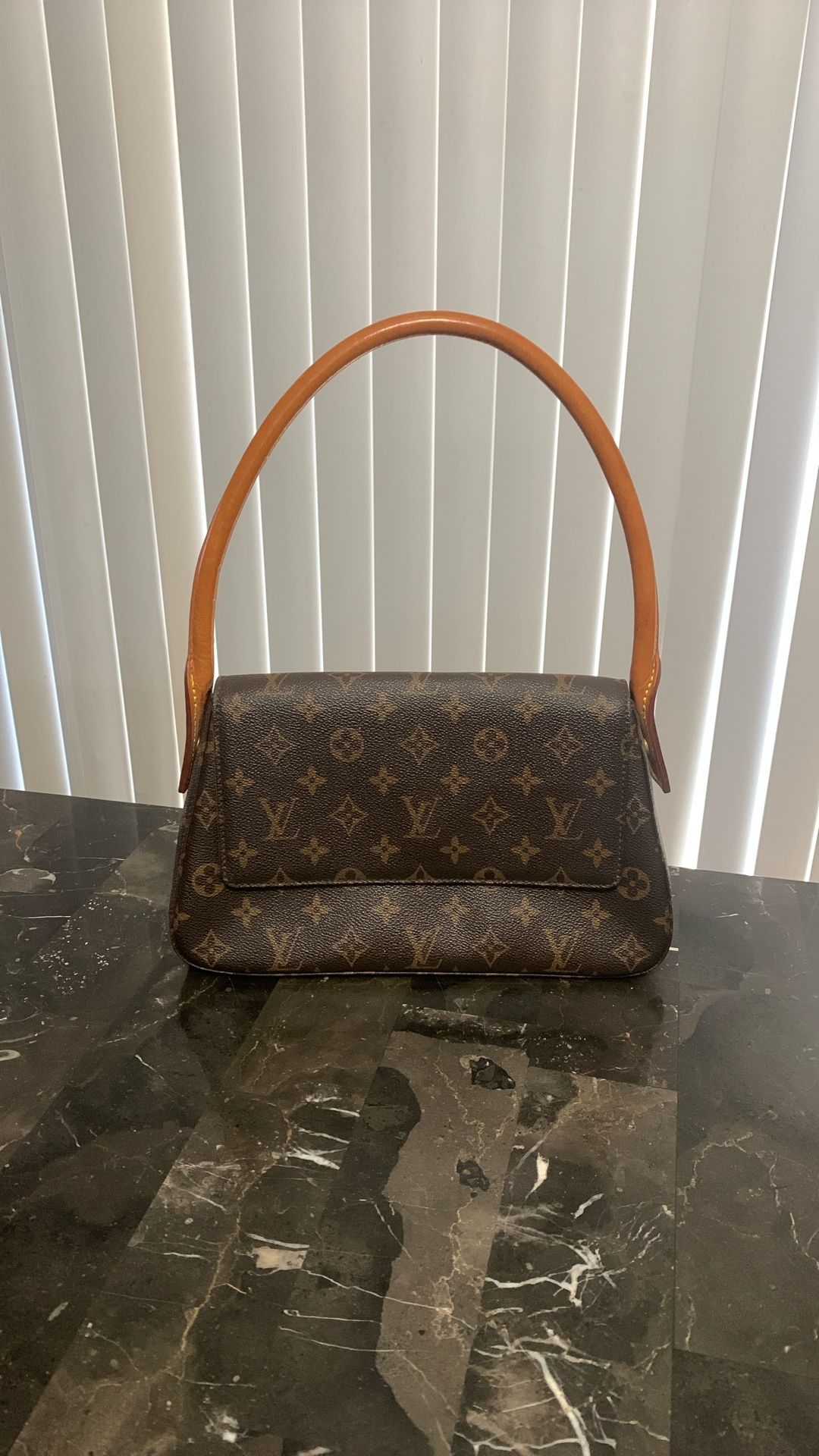Louis Vuitton Looping Leather Handbag 👜