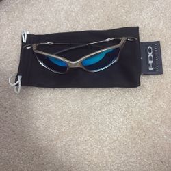 Oakley Sunglasses (Brazilian Juliet Glasses)
