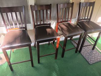4 BARSTOOLS