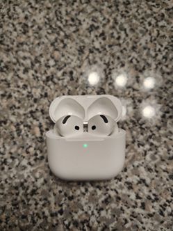 Apple AirPods 4 with Charging Case