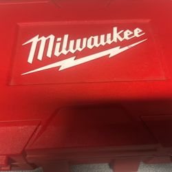 Milwaukee Cordless Cable Cutter