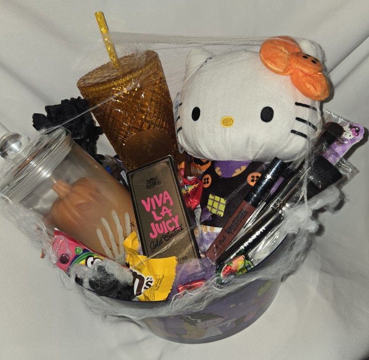Hello Kitty Spooky Basket