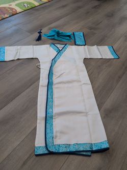 Mulan Halloween Costume (Hanfu) Size 5-7 (A male version of a pageboy)