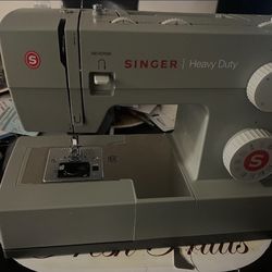 Singer Heavy Duty 4425 Sewing Machine 