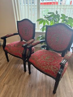 Set of chairs