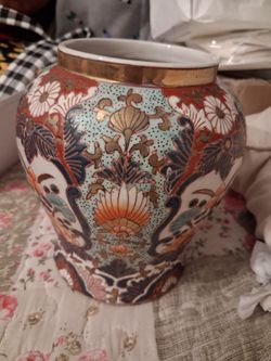 Vintage Macau Hand-Painted Imari Style Porcelain Jar Decorative Vase - Red Blue Gold