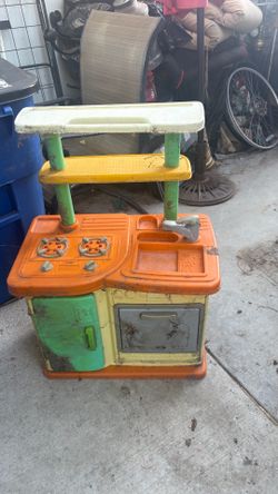 Kids kitchen $10