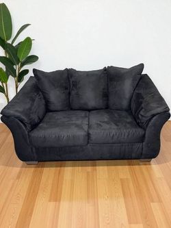 Black couch +FREE DELIVERY