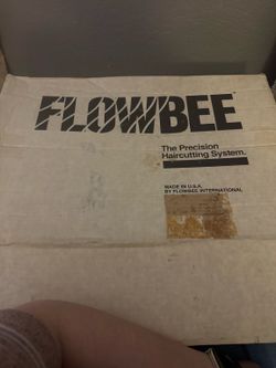Flowbee Precision Haircutting System – Complete in Original Box
