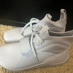 Puma Women Tennis Shoes (new)