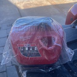 Milwaukee M12 Charger