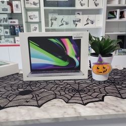 2022 Macbook Pro ☆ 13in, M2 Chip, 8gb, 256gb ☆ 