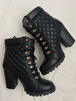 Black Quilted Boots in Sz 8