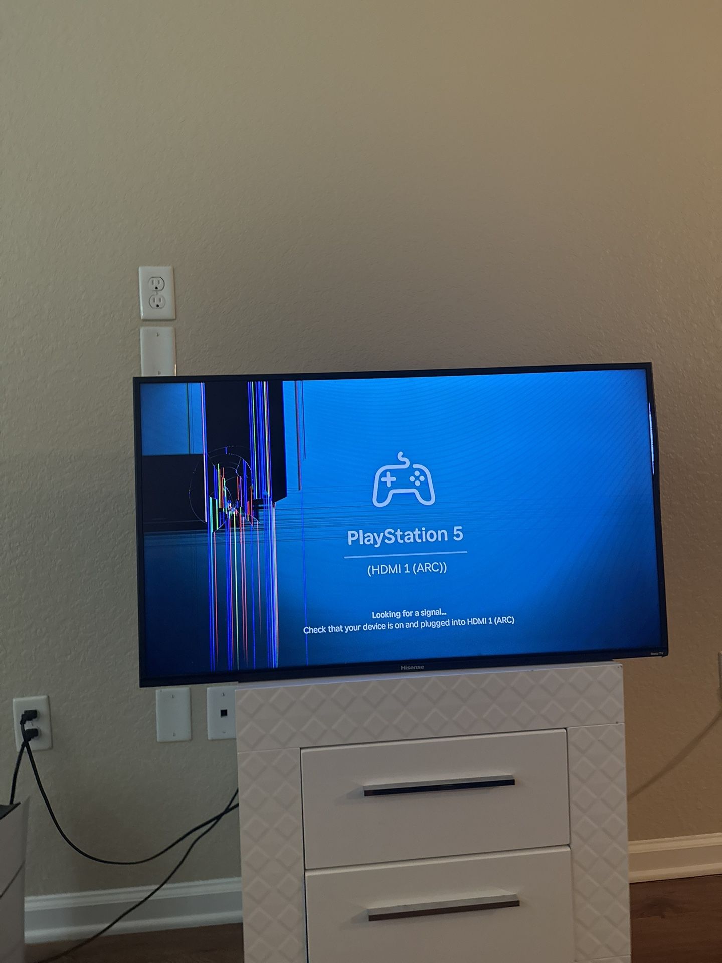 Cracked 55” Roku Tv Works Good Just Cracked 