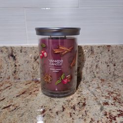 Yankee Candle Home Sweet Home Scented, Signature 20oz Large Tumblerb Over 60 Hours