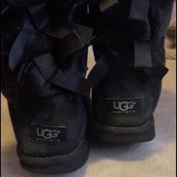Women’s size 5 Ugg Bailey bow