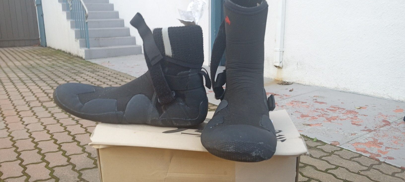 Nearly New Sz 12 Patagonia Booties Black R4 Yulex