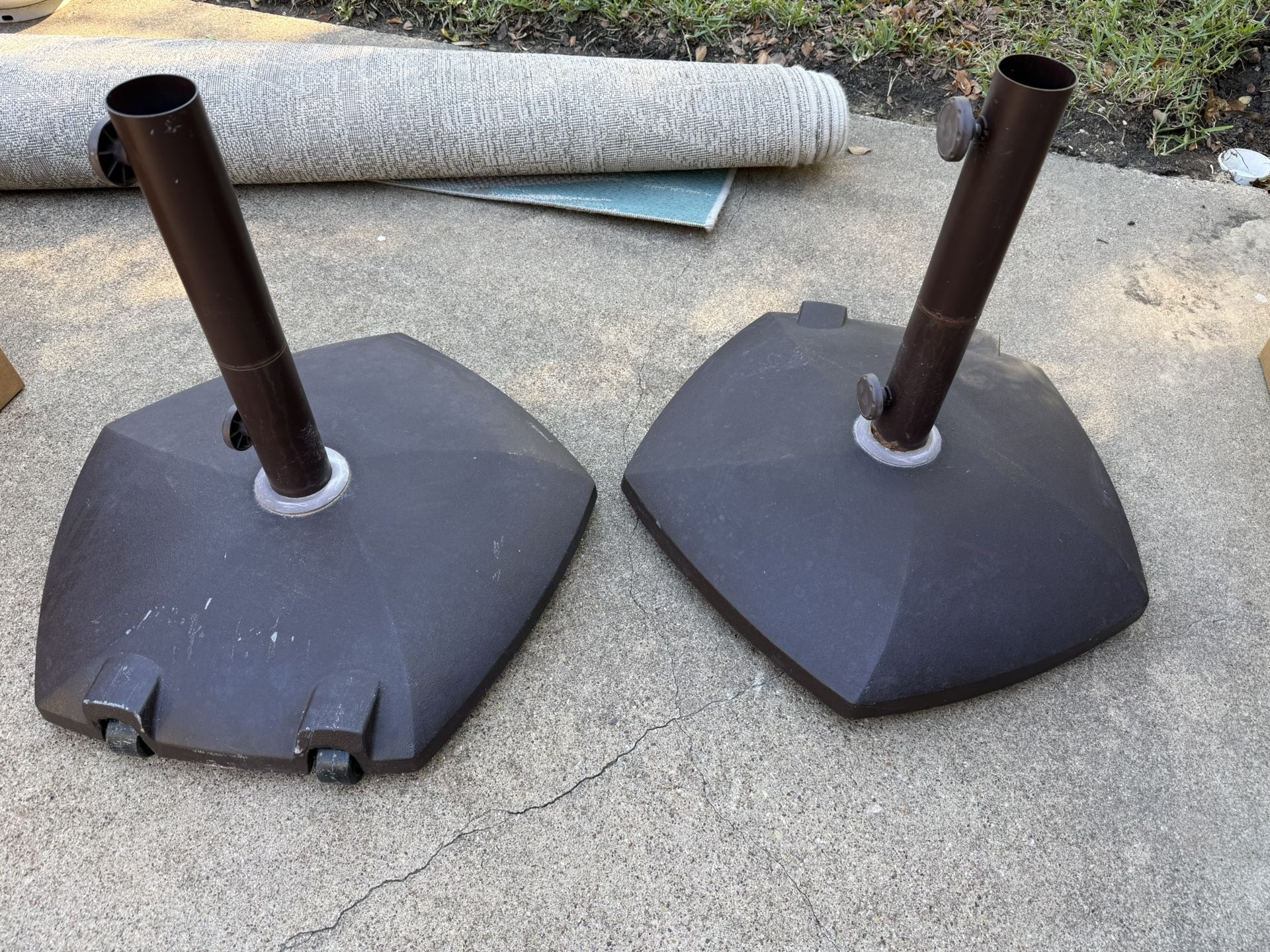 🌤️ Heavy-Duty Patio Umbrella Bases (Set of 2) – Weighted with Adjustable Poles 