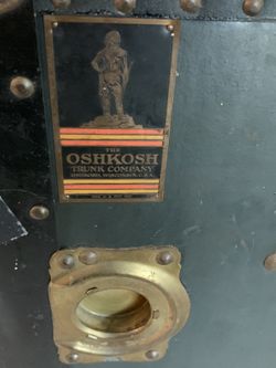 1926 The Oshkosh Trunk Co Antique Wardrobe Steamer Trunk Drawers Marshall  Field for Sale in Los Angeles, CA - OfferUp