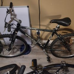 TREK 820. 26in. Bicycle. Good Cond...