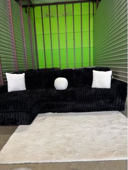 Oversized Ashley furniture sectional sofa couch (DELIVERY AVAILABLE)