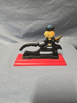 Vintage Cast Iron Revolutionary War Soldier Nutcracker – Red Wooden Base