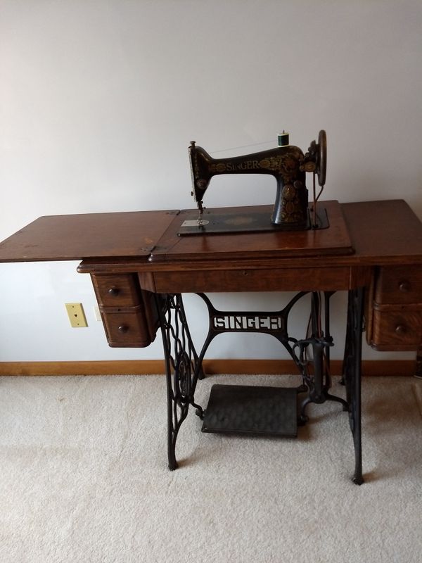 1929 Singer Sewing *PRICE REDUCED* Machine with Treadle for Sale in Yorkville, IL OfferUp