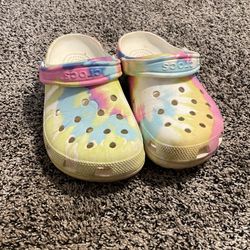 tye dye crocs