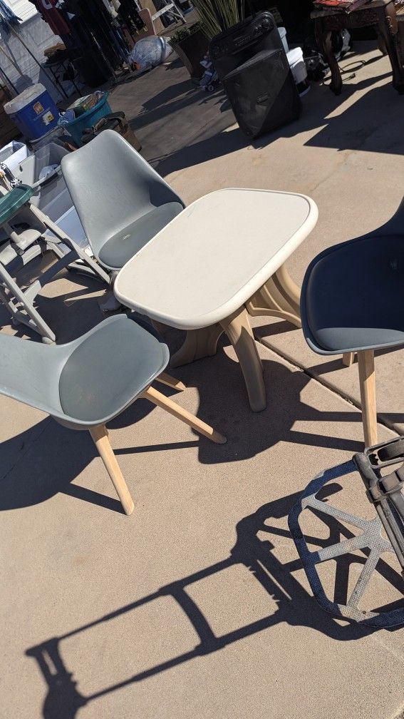 3 Chairs And A Kids Table $30 Mesa Main Street And Gilbert Rd