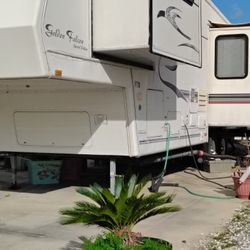 35 Ft. 5th Wheel Golden Falcon RV 3 Slides