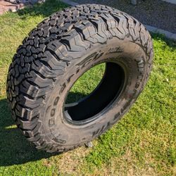 1) New 37x12.50r17 Bf Goodrich At Tire 