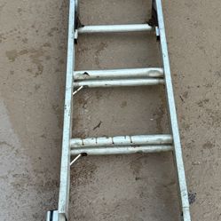 20 ft Aluminum Extension Ladder with Leveler – Good Condition