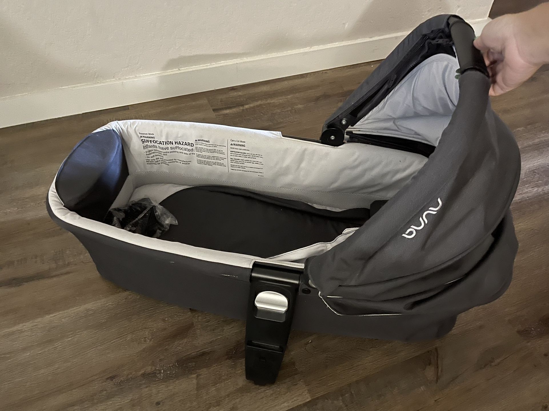  Nuna Bassinet 