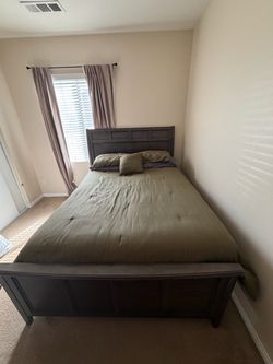 Queen bedroom set