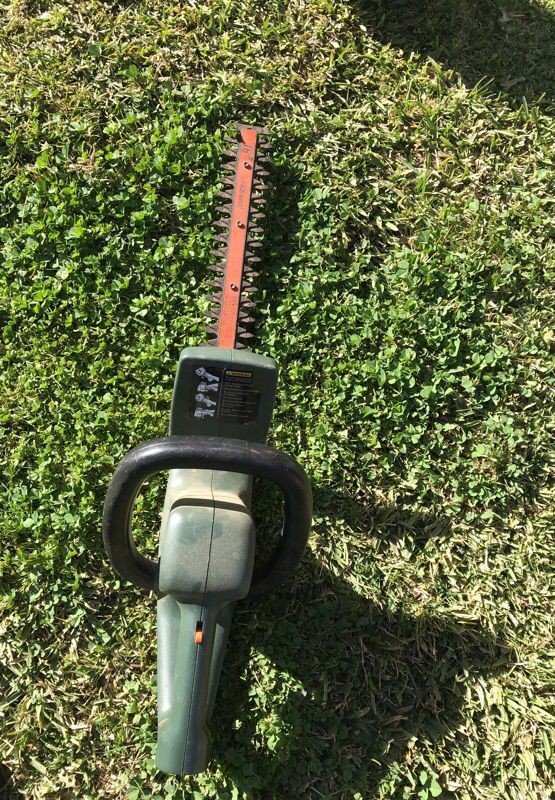BLACK+DECKER 40V MAX* Lithium-Ion 22-Inch Cordless Hedge Trimmer LHT2240  (Tool Only). for Sale in Hayward, CA - OfferUp