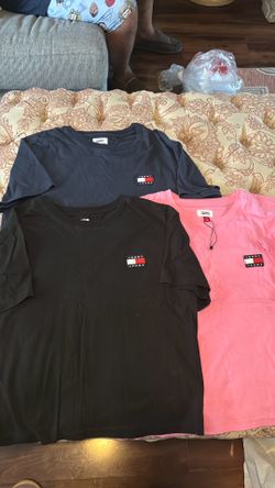 Tommy Jeans women’s cropped T shirts