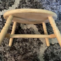 Vintage light wooden  Hand made don willis furniture  (closed)  cricket stool 76 -2752