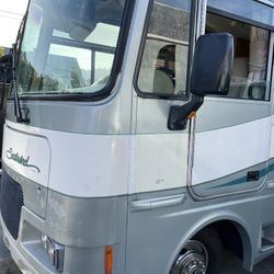 1998 Fleetwood Southwind 32’