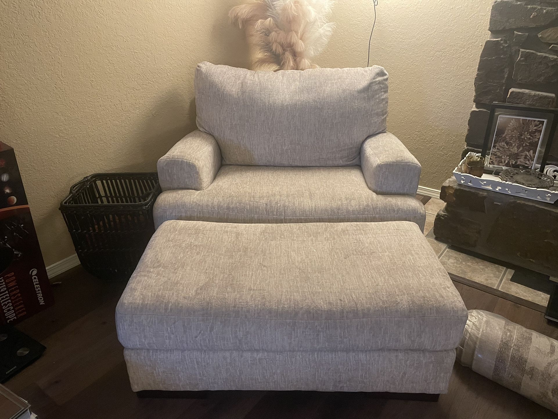 Ashley Caretti Set – Chenille Microfiber – Light Neutral Color