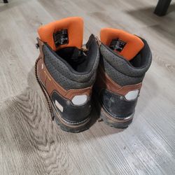 BOTAS DE TRABAJO SOLAMENTE LOS USE 2 VESES