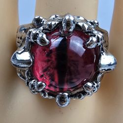 Gothic Red Stone Claw Ring – Silver Tone Statement Jewelry
