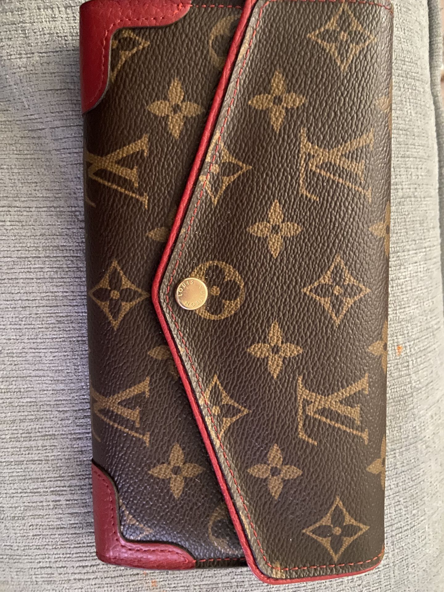 Louis Vuitton Wallet Excellent Condition